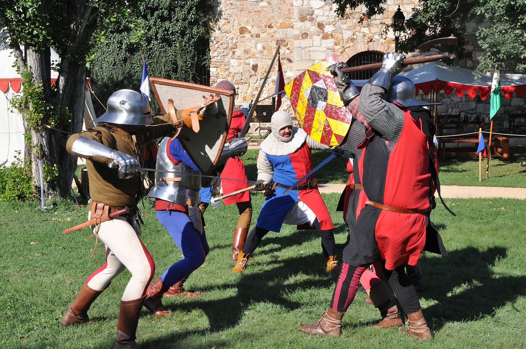 IV. (Kun) László korának egyik csatáját is felelevenítették a királyi kardforgatók